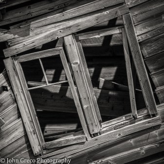 Crumbling Barn-Vignette-